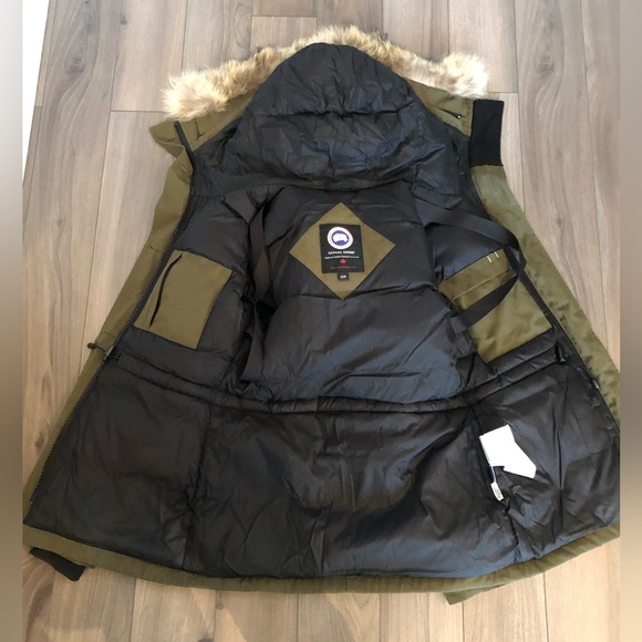 Canada Goose Montebello Parka , XS , Forest Green - Picture 3 of 5